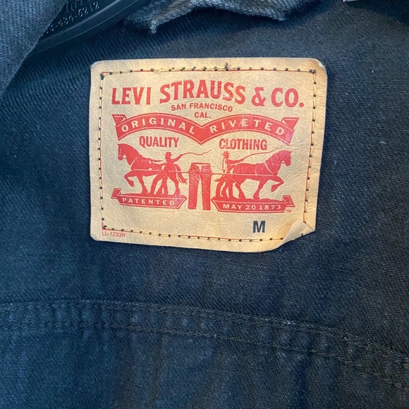Levi’s black jean jacket - Picture 2 of 2